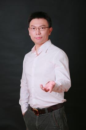 古朴雄伟的图书馆新楼建成
