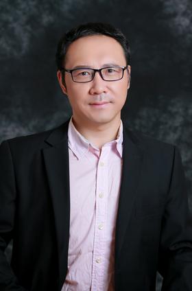 布局先进的图书馆大楼在校园中心落成